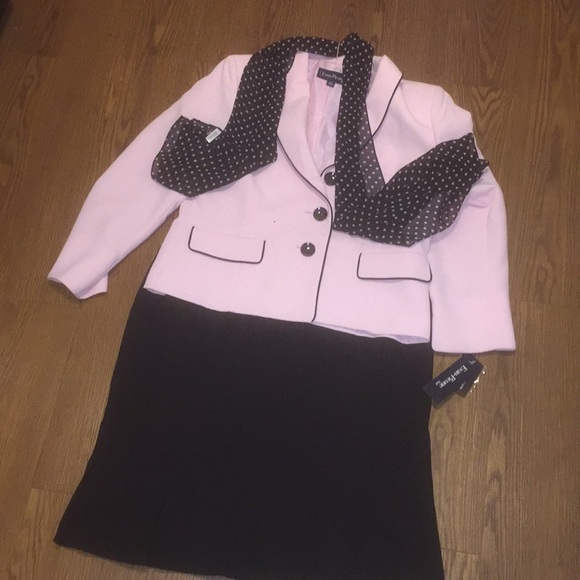 Pretty in pink🌸Two piece nwt 🌷suit - Picture 1 of 5